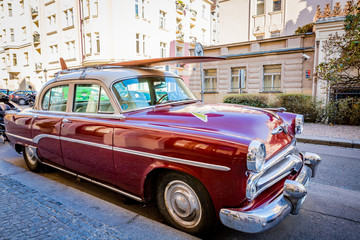 Poster - Voiture ancienne dans les rues de Prague