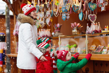 Wall Mural - Family shopping Christmas presents