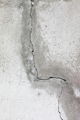 concrete wall crack