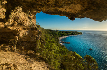 Cueva diamante on Mona Island