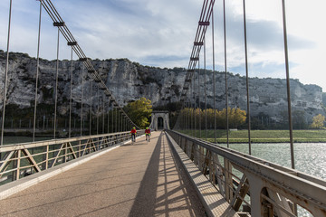 Canvas Print - Le pont du Robinet relie la Drôme et l'Ardèche par dessus le Rhône