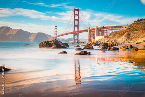 Foto  Golden Gate Bridge at sunset, San Francisco, California, USA