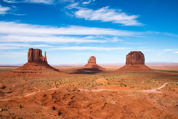 Wall Mural - Beautiful landscape in Monument Valley, United States