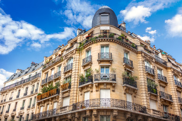 Canvas Print - Facade of Parisian building