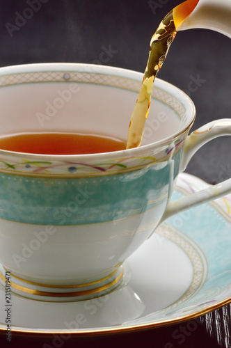 紅茶を注ぐ Stock 写真 Adobe Stock