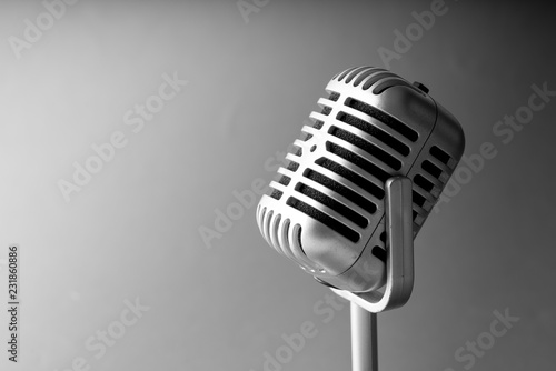 Obrazy mikrofon  mikrofon-w-stylu-retro-na-imprezie-lub-koncercie