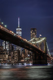 Fototapeta Most - Brooklyn Bridge in New York mit Manhattan Skyline bei Nacht