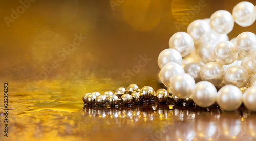 Christmas Shopping Gift Jewelry For Wome White Pearls Gold Web