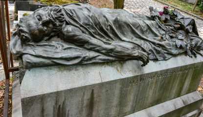 Wall Mural - Cimetière du Père-Lachaise / Gisant de Blanqui par Dalou