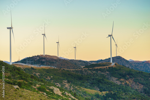 Zdjęcie XXL Wiatraki na greckich wzgórzach
