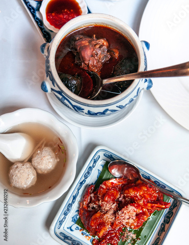 Fotografía Ayam Buak Keluak - Baba Nyonya Peranakan cuisine on white table
