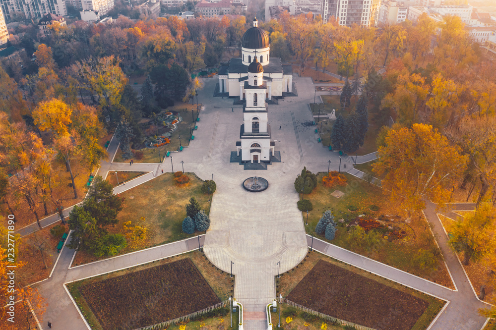 Obraz na płótnie Chisinau, the capital city of the Republic of Moldova. Aerial view of Chisinau metropolitan central park, from drone w salonie