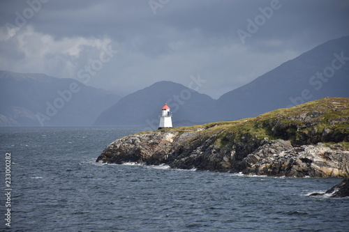 Fotografía Fähre, Autofähre, Wasserstraße, Leuchtturm, Insel, Dorf, Forvik, Tjøtta, Troland