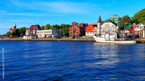 Carta da parati  Ustka, Pomerania, Poland - Ustka seaport peers and ships and the Baltic Sea shor