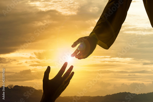 Fotomural Silhouette of Jesus giving helping hand