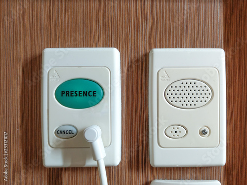 Photographie electronic background doorbell and speaker on wood wall in room