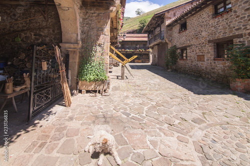 Plakat Burmistrz Barcena to jedna z najpiękniejszych wiosek w Kantabrii w Hiszpanii