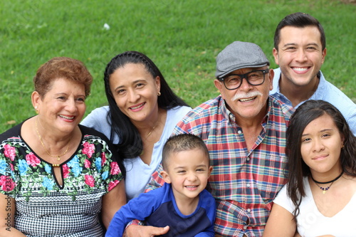 Cuadros en Lienzo Hispanic family with good values