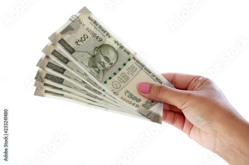 Fotografia Hand holding 500 rupee notes against white background