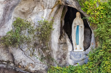 Grotte De Massabielle, Lourdes