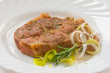 Fototapeta Tęcza - Стейк из свинины на тарелке Pork steak on a plate
