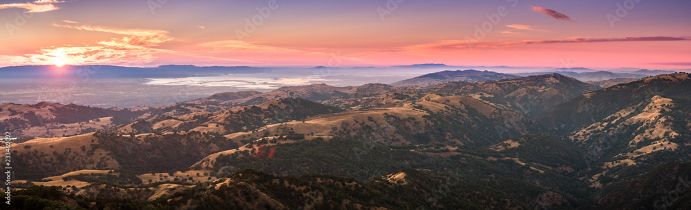 Sunset view of south San Francisco bay area and San Jose from the top of Mount Hamilton, San Jose, California - obrazy, fototapety, plakaty 