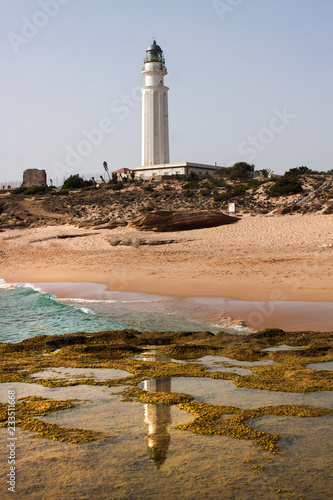 Foto  FARO DE TRAFALGAR Y ORILLA DEL MAR