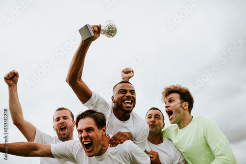 Fotografía Soccer players team celebrating their victory
