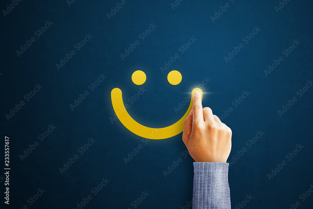 Hand of client show a feedback with smiley face. Service rating, satisfaction concept - obrazy, fototapety, plakaty 