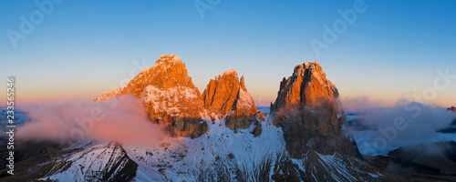 Cuadros en Lienzo Beautiful Dolomites peaks panoramic view