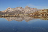 Fototapeta Góry - Karge Schönheit: Bergseeli mit Teurihorn 
