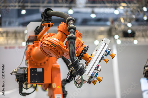 Fotografia  robot arm in factory