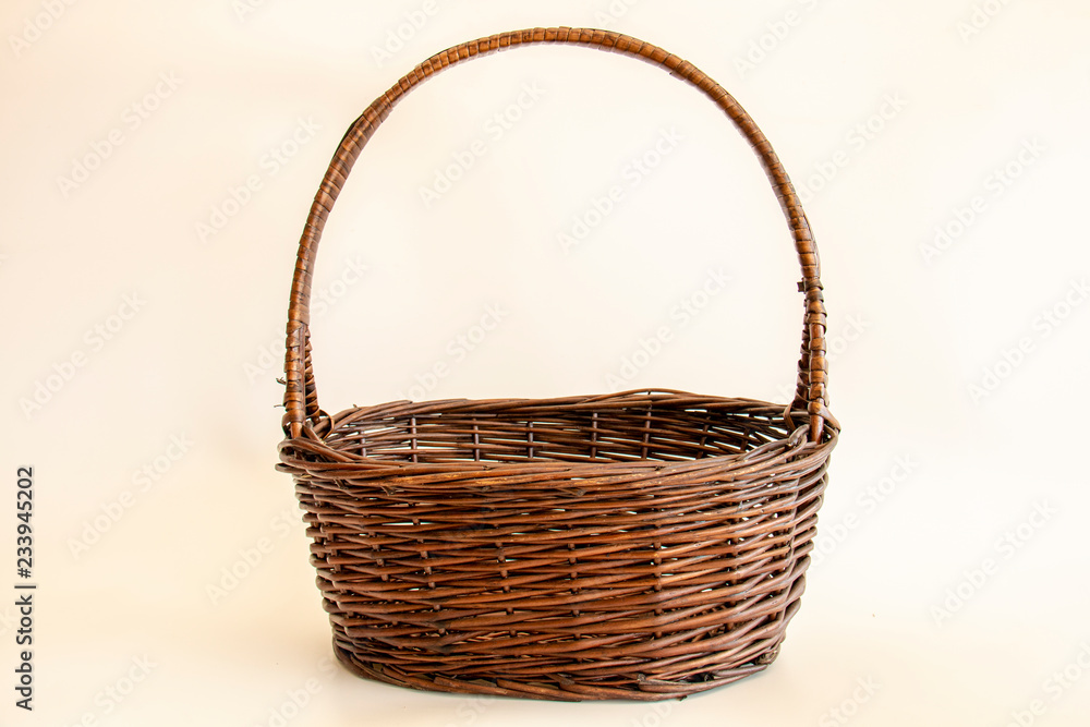 empty wicker basket on soft light background / copy space - obrazy, fototapety, plakaty 