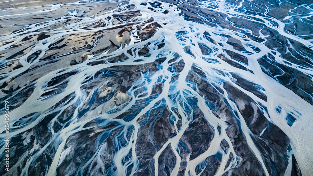 Drone view of an Icelandic riverbed - obrazy, fototapety, plakaty 