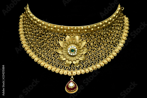 Fotomural Pure 24 carat gold jewellery necklace