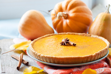 Homemade spicy pumpkin pie with cinnamon