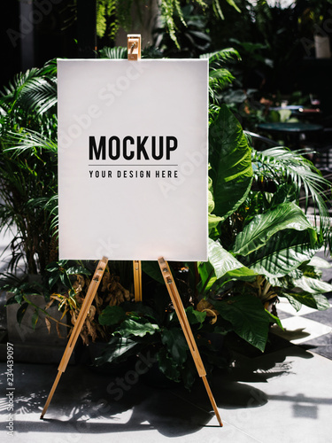 Fotografía Shop sign on an easel mockup