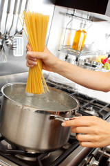 Canvas Print - WOMAN IN KITCHEN COOKING SPAGHETTI