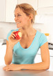 © cdkproductions - GIRL EATING RED APPLE