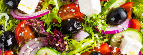 Fotomural Greek salad with fresh vegetables and feta cheese