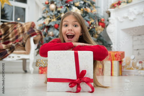 Kids Christmas Gifts Background 35 500 F 234565082 fjGf5Ick1e9uGXWIc9UkEqkC5ulKJG6o