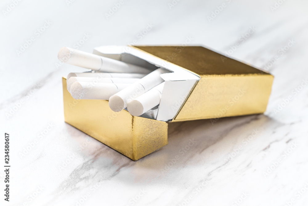 gold cigarette pack Gold Pack Cigarettes Stock Photo
