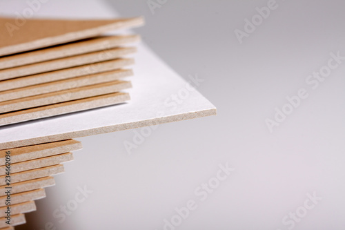 Weissser Kartonstapel Kaufen Sie Dieses Foto Und Finden Sie Ahnliche Bilder Auf Adobe Stock Adobe Stock