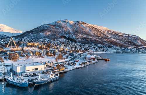 Fotografía  Aerial view to the city of Tromso and it's marina in winter, North Norway
