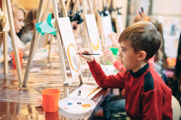 group lesson in drawing. Children learn to draw in the classroom.