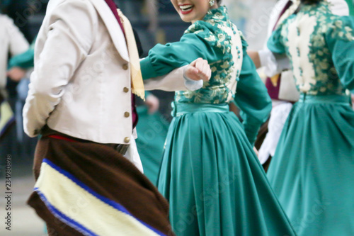 Fotomural Presentation of group of dances typical gaúchas.