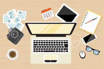 Leinwandbilder - online workplace camera laptop in top view
