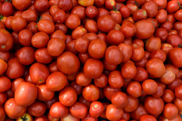 Fresh harvested ripe red tomatoes in a farmers produce market in Jaipur, Rajasthan, India.	