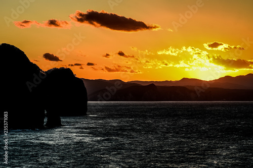 日本 北海道 日本海 小樽 オタモイ海岸の夕日 雄大な自然と絶景 秋 Buy This Stock Photo And Explore Similar Images At Adobe Stock Adobe Stock