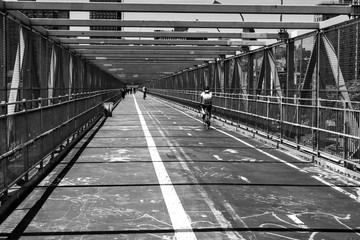 Wall Mural - Cycling in Williamsburg Bridge